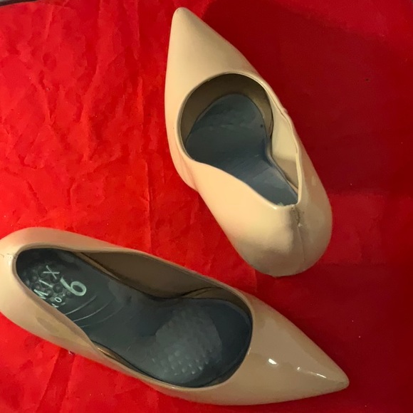 Mix No. 6 Patent Leather Tan Heels - Size 8 1/2 - Picture 5 of 11